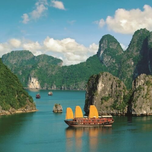 Tham quan vịnh hạ long